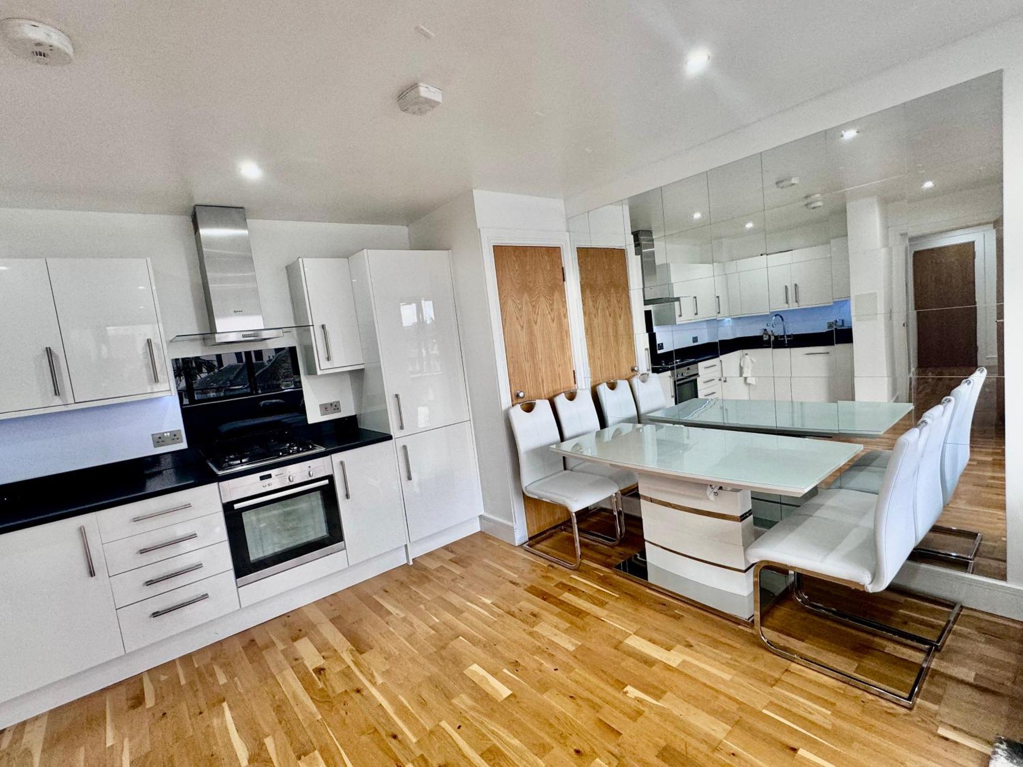 Luxury 2 Bed Entire Apartment-Near Tube & Shopping Centre Harrow Eksteriør billede