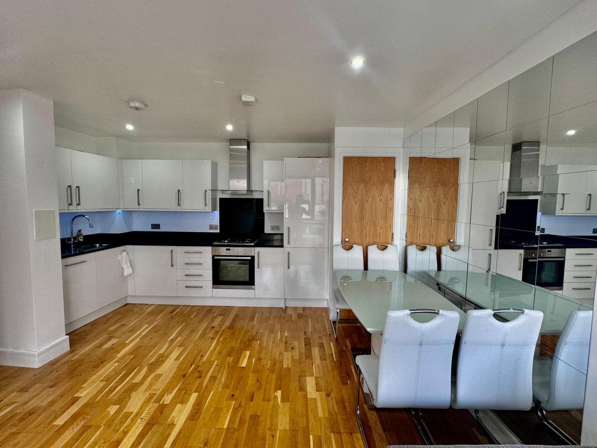 Luxury 2 Bed Entire Apartment-Near Tube & Shopping Centre Harrow Eksteriør billede